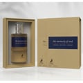 Maison Alhambra The Memory Of Oud EDP 100ml — A perfume bottle in a gold frame next to its cardboard box, both featuring a dark blue label with gold text. | Maison Alhambra The Memory Of Oud EDP 100ml — Botol minyak wangi dalam bingkai emas di sebelah kotak kadbodnya, kedua-duanya menampilkan label biru gelap dengan