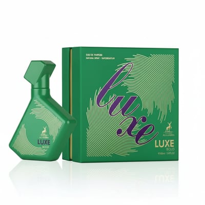 Maison Alhambra Luxe Bold – Green perfume bottle and matching box with gold concentric circle design and purple 'Luxe' text, set against a white background with reflections. | Maison Alhambra Luxe Bold – Botol minyak wangi hijau dan kotak padan dengan reka bentuk bulatan emas sepusat dan teks 'Luxe' ungu, berlatarkan