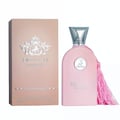 Maison Alhambra Delilah Pour Femme EDP 100ml – Women’s Perfume | Maison Alhambra Delilah Pour Femme EDP 100ml – Perfum Wanita. A pink perfume bottle with a silver cap and a pink tassel sits next to its matching pink box, both featuring the brand's emblem. | Botol minyak wangi merah jambu dengan penutup perak dan