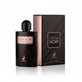 Maison Alhambra Opera Noir by Maison Alhambra 100ml EDP — Black speckled bottle with a pink label and a black cap, next to a black and pink box with a deer logo. | Maison Alhambra Opera Noir by Maison Alhambra 100ml EDP — Botol hitam berbintik dengan label merah jambu dan penutup hitam, bersebelahan dengan kotak hitam